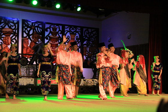 sarawak cultural village dance performance 12