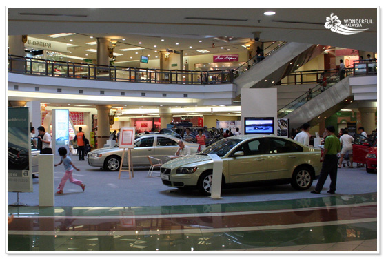 1Utama shopping mall Kuala Lumpur