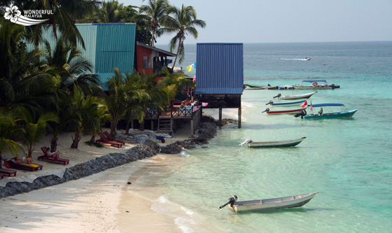 small-boats-at-perhentian-island