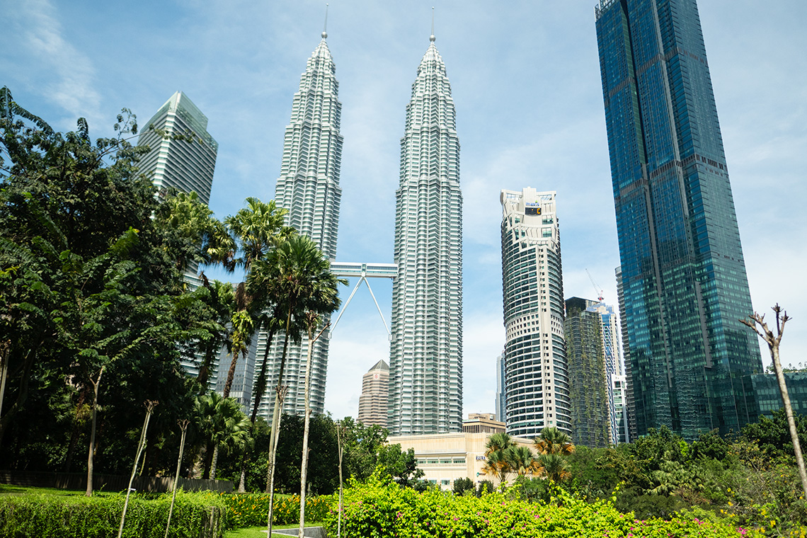 Tourist Intro: Petronas Towers in KL