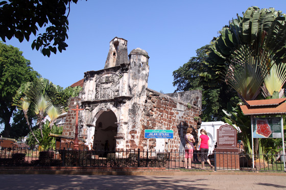 malacca things to do porta de santiago