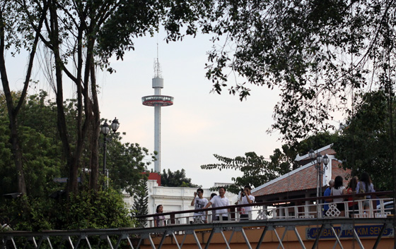 malacca things to do taming sari revolving tower