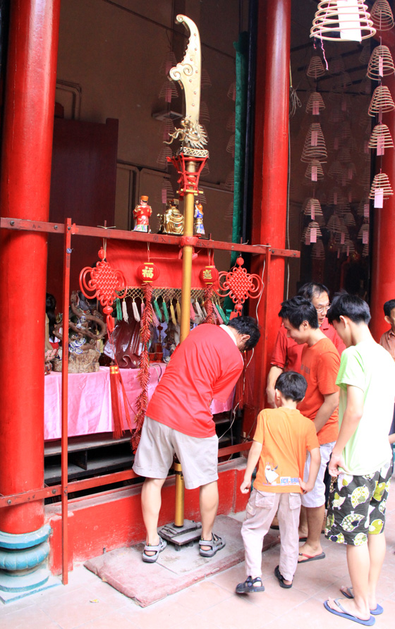 guan di temple chinatown kuala lumpur 6