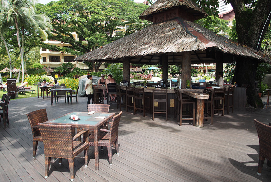 Shangri-La's Rasa Sayang Resort Bar