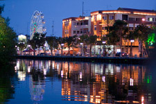 River cruise by night in Malacca